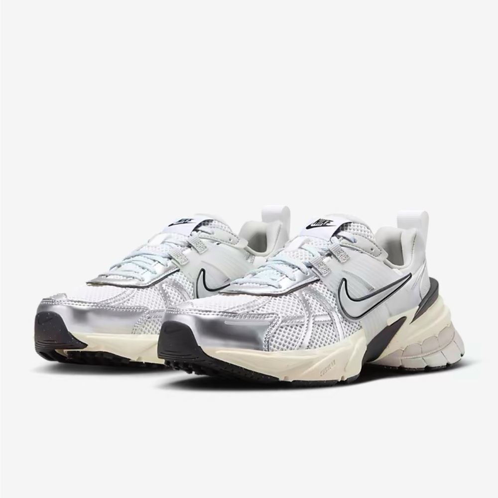 Nike v2k run sneaker. NWT. Never worn. Size 9 women.